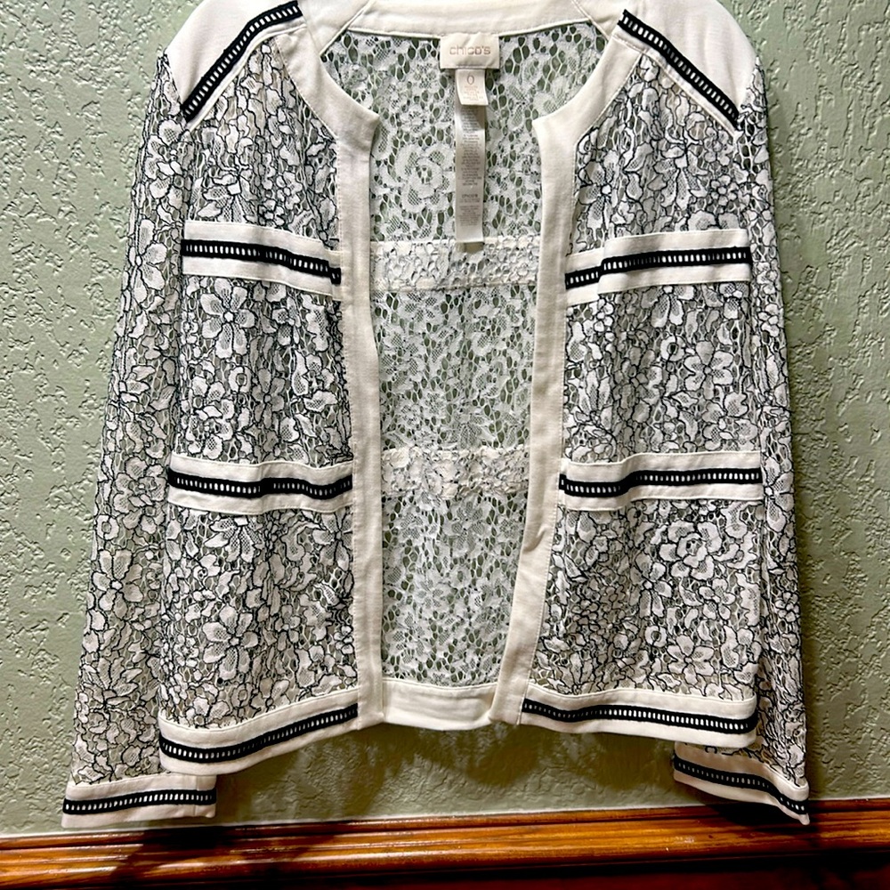 Chicos 0 Lace long sleeve cardigan no bottons